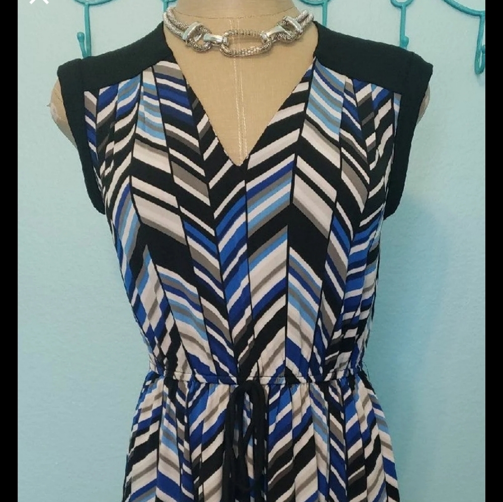 Chevron pattern black blue dress